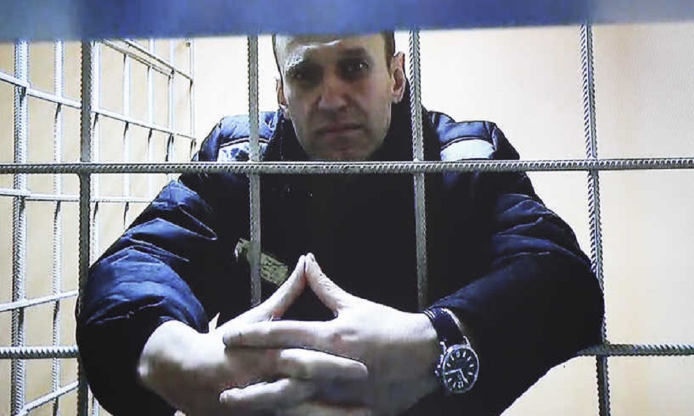 روسيا تسجن العشرات لمشاركتهم في تكريم نافالني