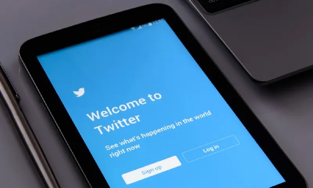 “تويتر” يعاقب حسابات عدد من الصحافيين بدون إنذار