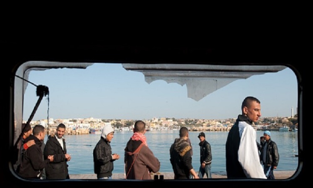مصرع 8 أشخاص إثر غرق قارب هجرة قبالة تونس