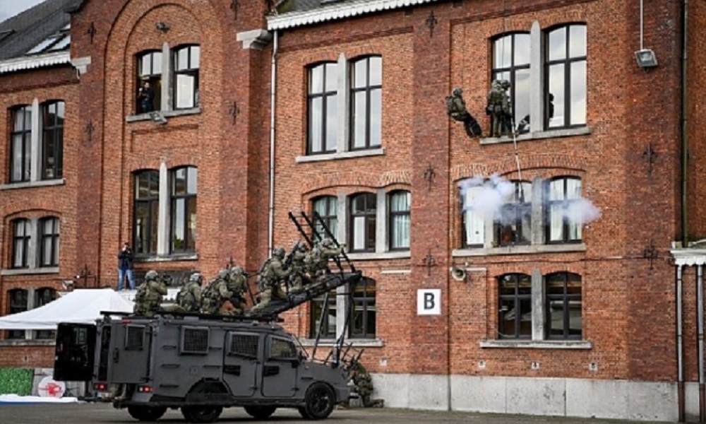بلجيكا: يجب أن نفكر في إعادة الخدمة العسكرية