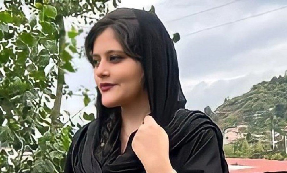 إيران… قبر مهسا أميني يتعرّض للتخريب