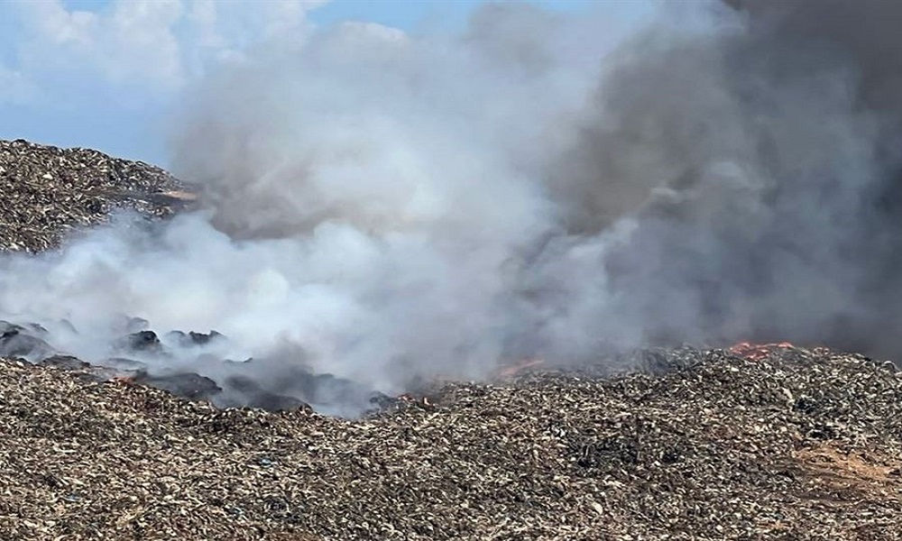 ‎بالفيديو: تجدّد النيران داخل مكبّ النفايات في طرابلس