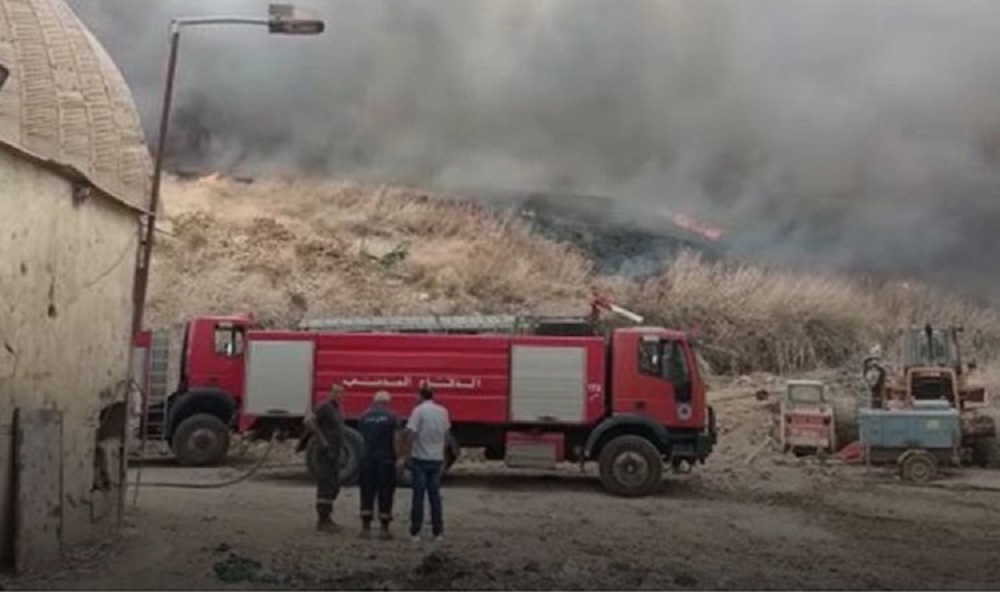 مخاوف من انتشار السموم في طرابلس بعد حريق بمكب للنفايات