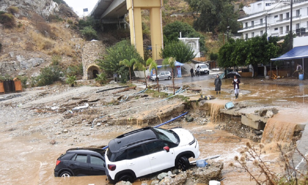 قتيلان في جزيرة كريت اليونانية جراء الفيضانات (فيديو)