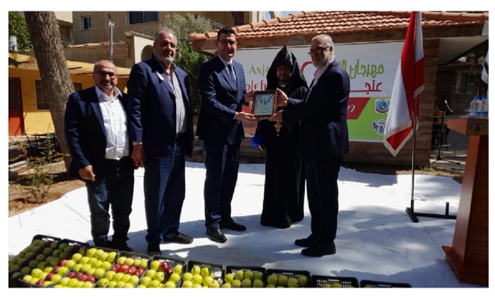 وزيرا الزراعة والصناعة افتتحا يوم التفاح في عنجر