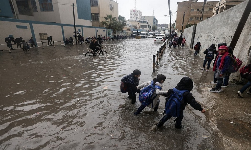 الفيضانات تغرق غزة وتل أبيب