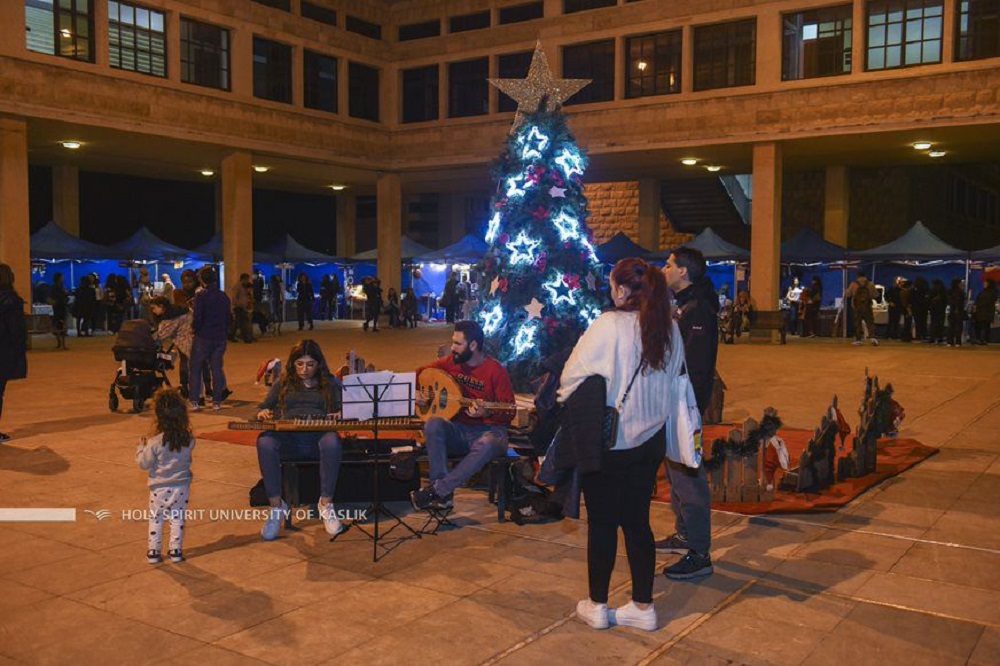 سوق الميلاد في جامعة الروح القدس للعموم… منتجات محلية ونشاطات ترفيهية