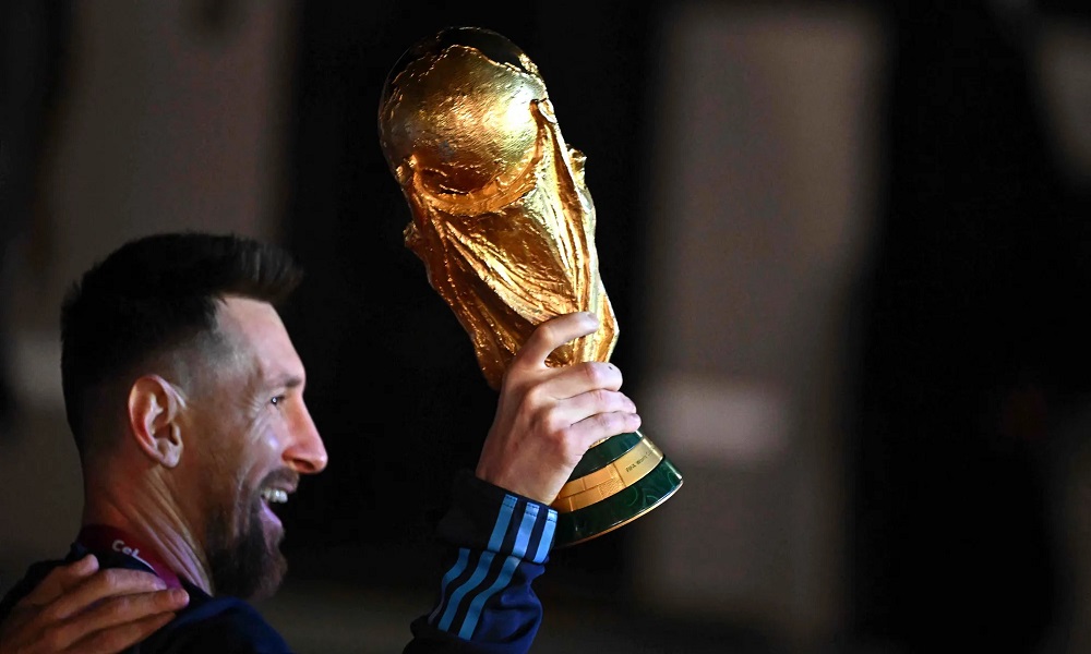 ماذا سيحدث لكأس العالم بعد احتفال لاعبي الأرجنتين بها؟