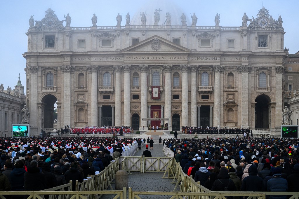 الفاتيكان: من المفيد للأوروبيين أن يتذكروا جذورهم المهاجرة