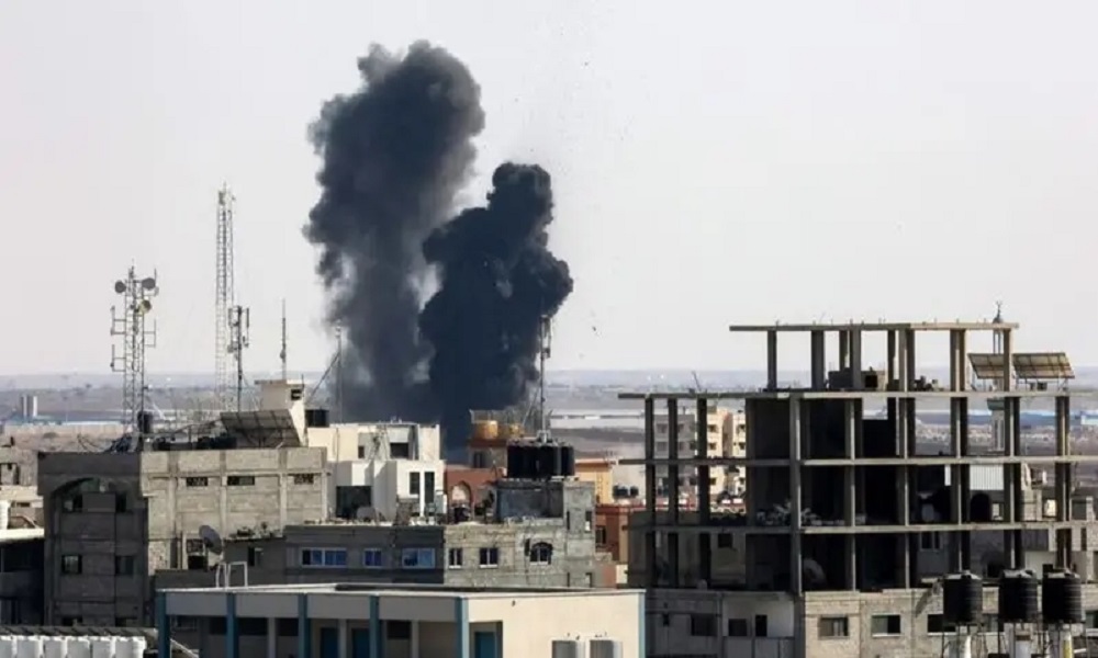 غزة… هدوء حذر بعد غارات إسرائيلية وإطلاق صواريخ