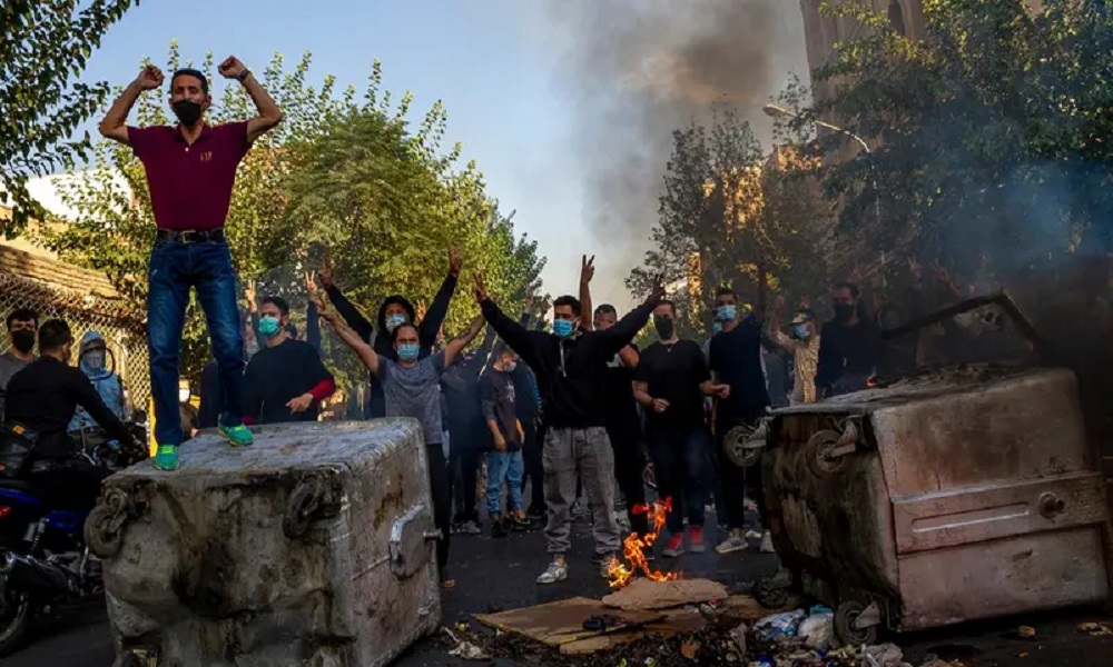 الاحتجاجات مستمرة في إيران.. و107 يواجهون خطر الإعدام