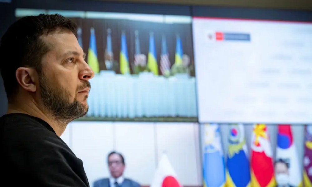 زيلينسكي: “لا خيار آخر” سوى إرسال دبابات ثقيلة إلى أوكرانيا