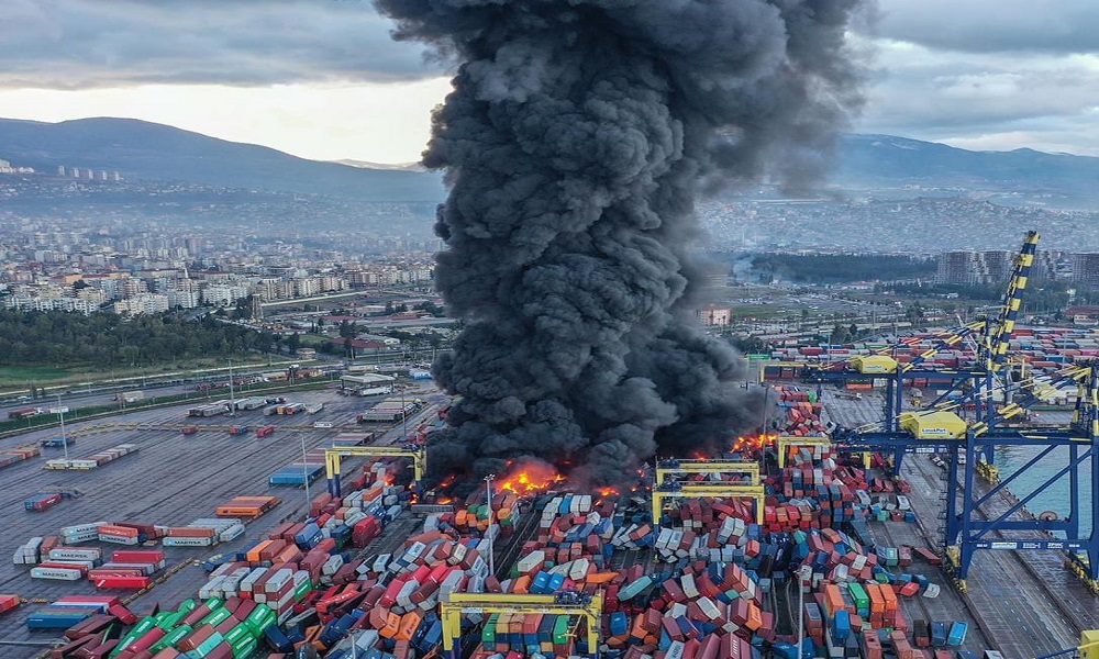 حريق هائل في ميناء إسكندرون جنوب تركيا (فيديو)