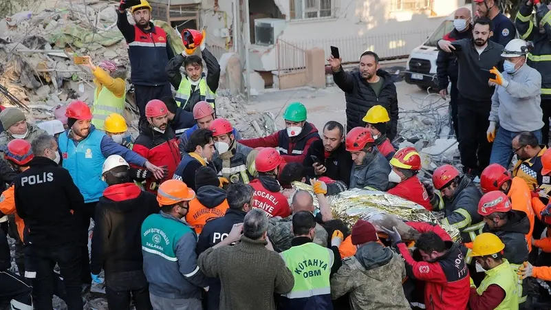 تركيا… إنقاذ سيدة وطفليها بعد 228 ساعة تحت الأنقاض