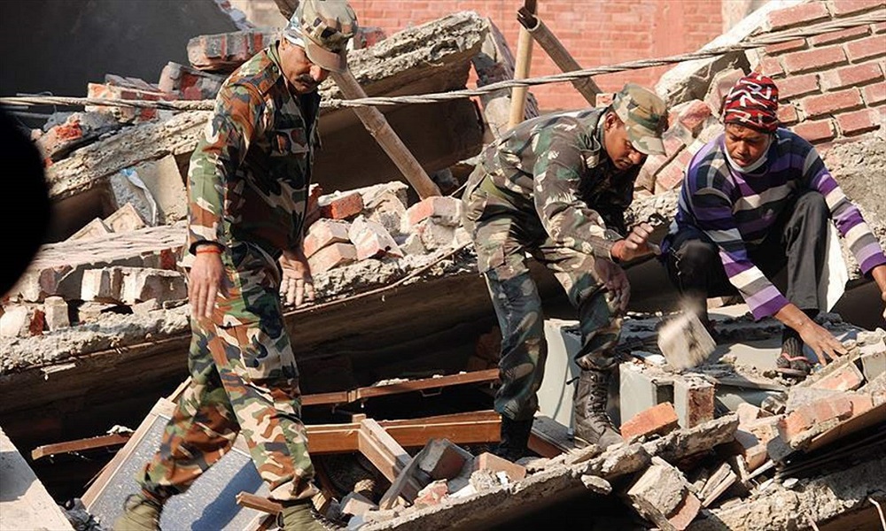 13 قتيلا على الأقل في انهيار أرضية معبد في الهند