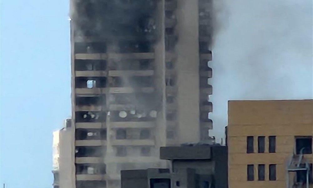 حريق هائل داخل أحد المباني في الأشرفية (صور)