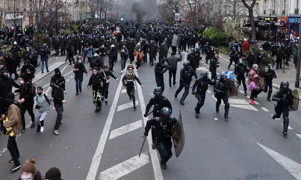 صدامات بين الشرطة ومحتجين في باريس