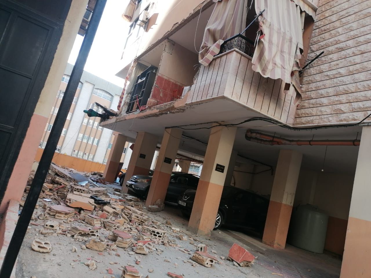 انفجار داخل شقة سكنية في الضاحية… ووفاة سيّدة! (فيديو)