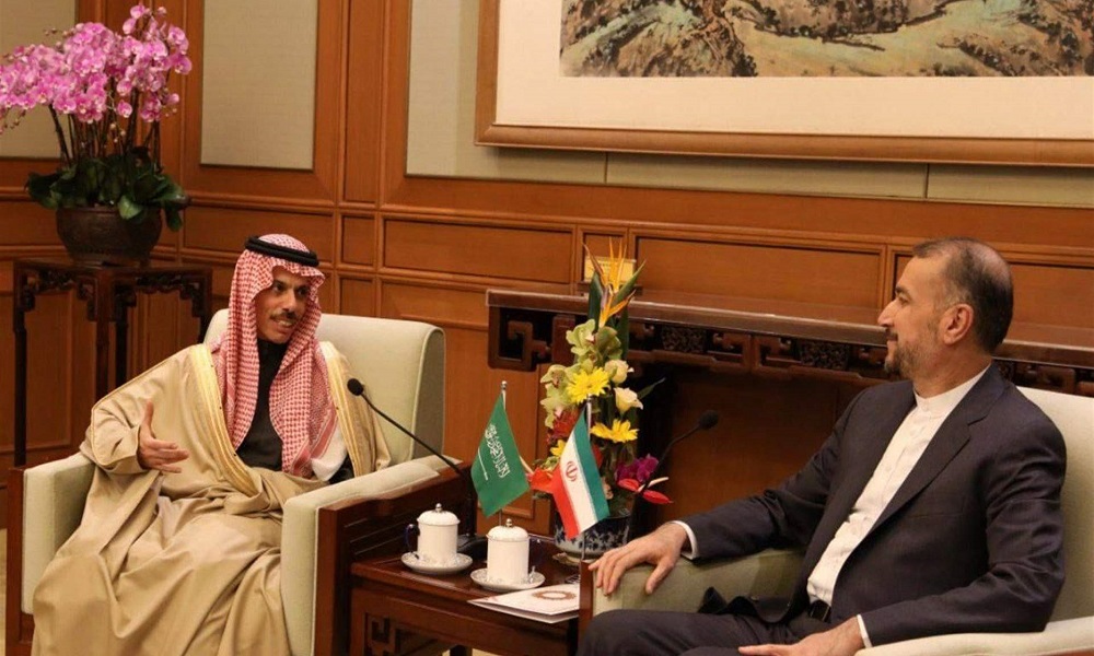 اتصال هاتفي بين وزيري الخارجية الايراني والسعودي