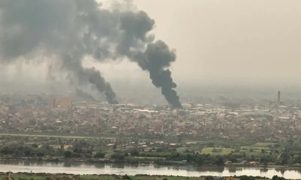 بالفيديو: حريق ضخم يلتهم جامعة في الخرطوم