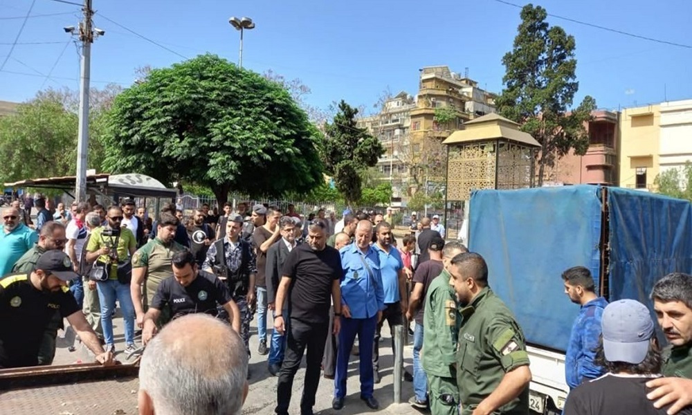 شرطة بلدية طرابلس تواصل إزالة التعديات (صور)