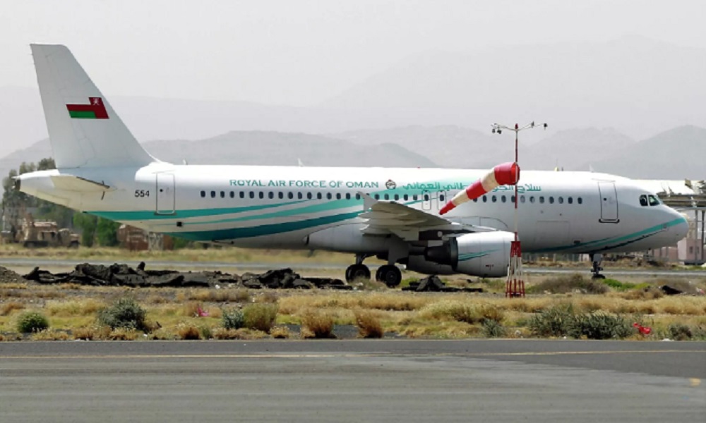إيقاف طائرة عمانية في إيران إثر اصطدامها بأجسام غريبة