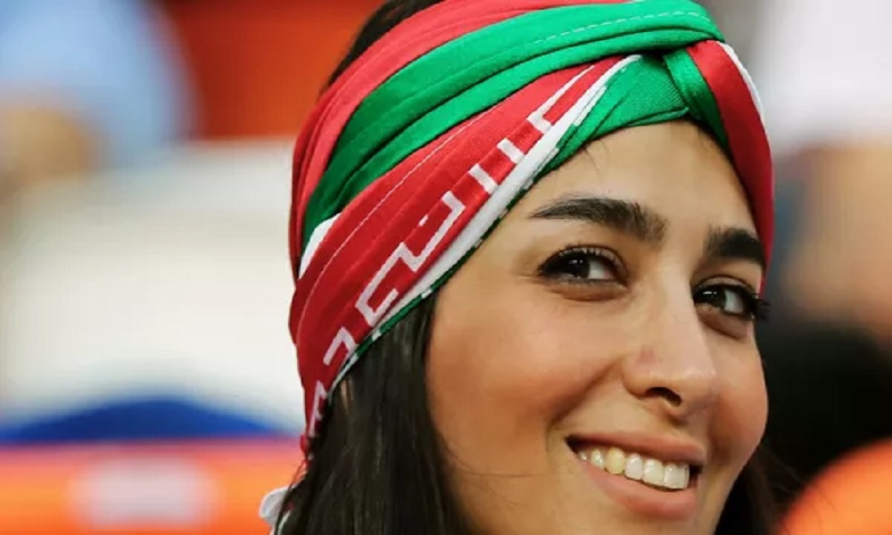 إيران تجيز حضور النساء مباريات كرة القدم داخل الملاعب