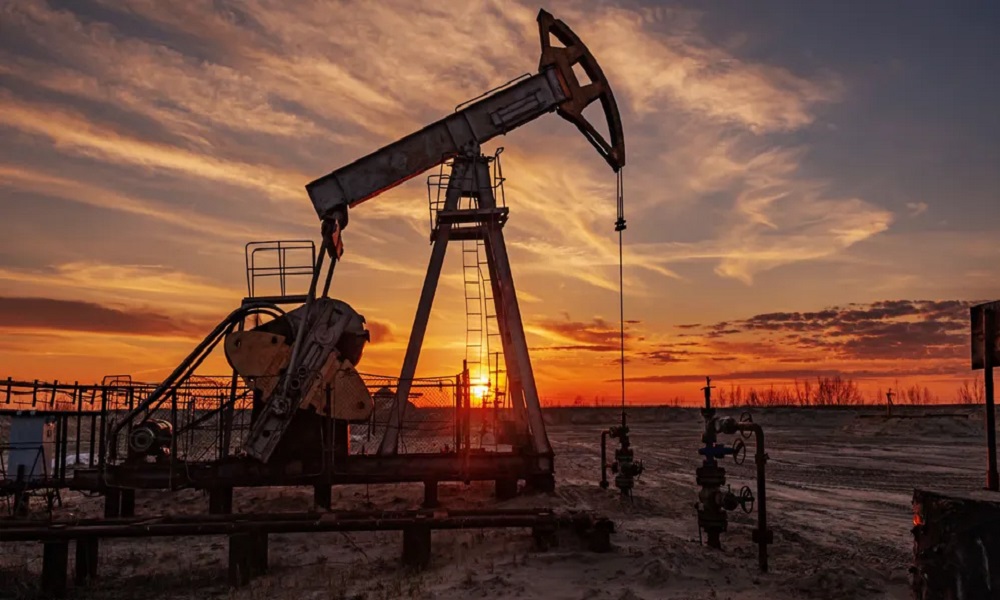انخفاض طفيف بأسعار النفط العالمي