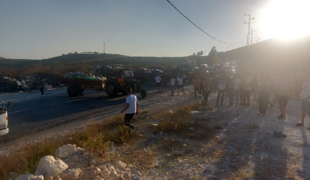 إقفال طريق النبطية – صور احتجاجًا على أزمة النفايات