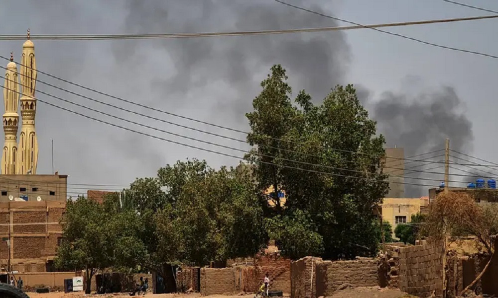 قصف عنيف وتحليق للطيران في السودان