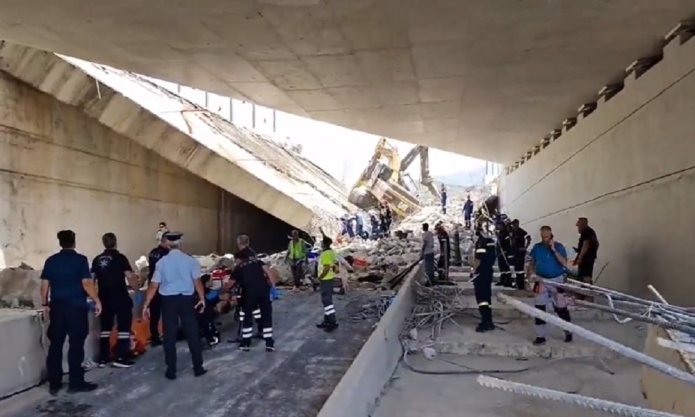 بالفيديو: قتيل ومحتجزون جراء انهيار جسر في اليونان