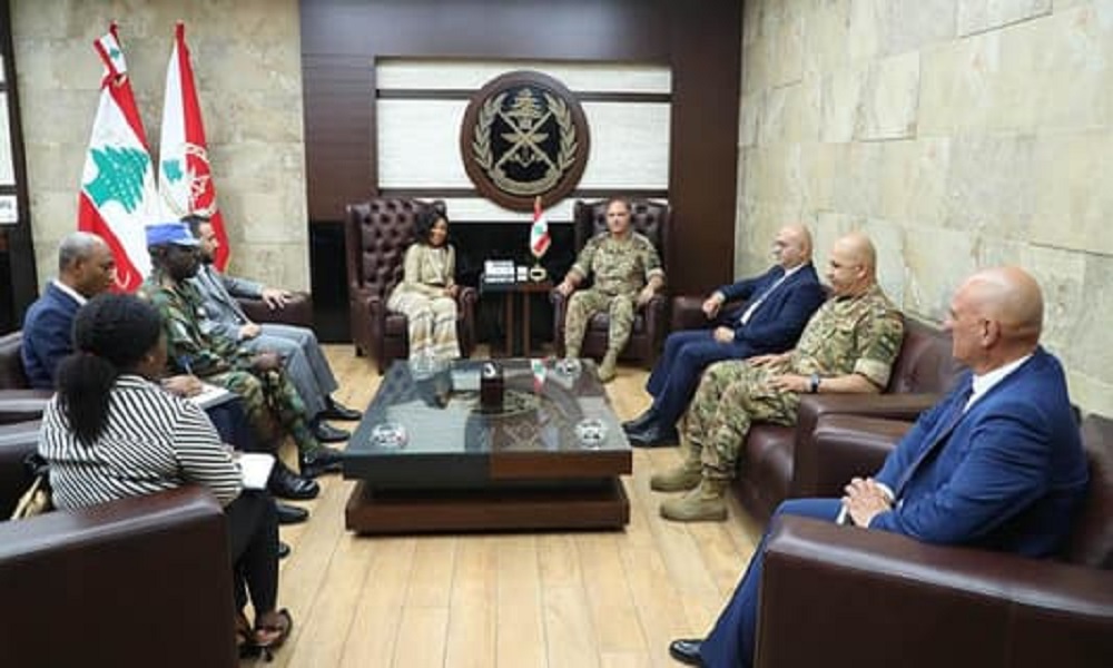 قائد الجيش التقى وزيرة الخارجية الغانية