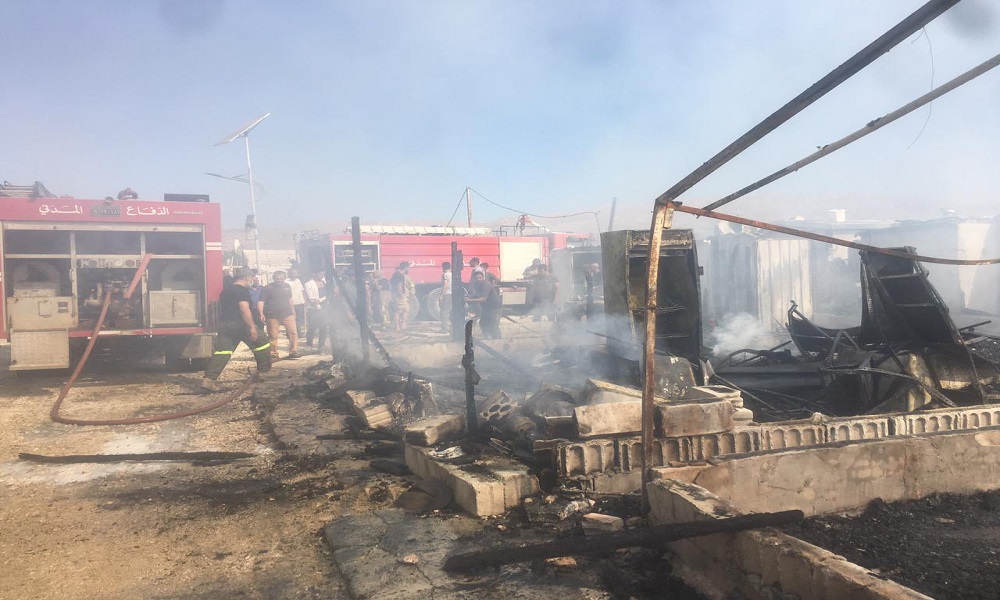 بالصور: حريق هائل داخل مخيّم للنازحين في بر الياس