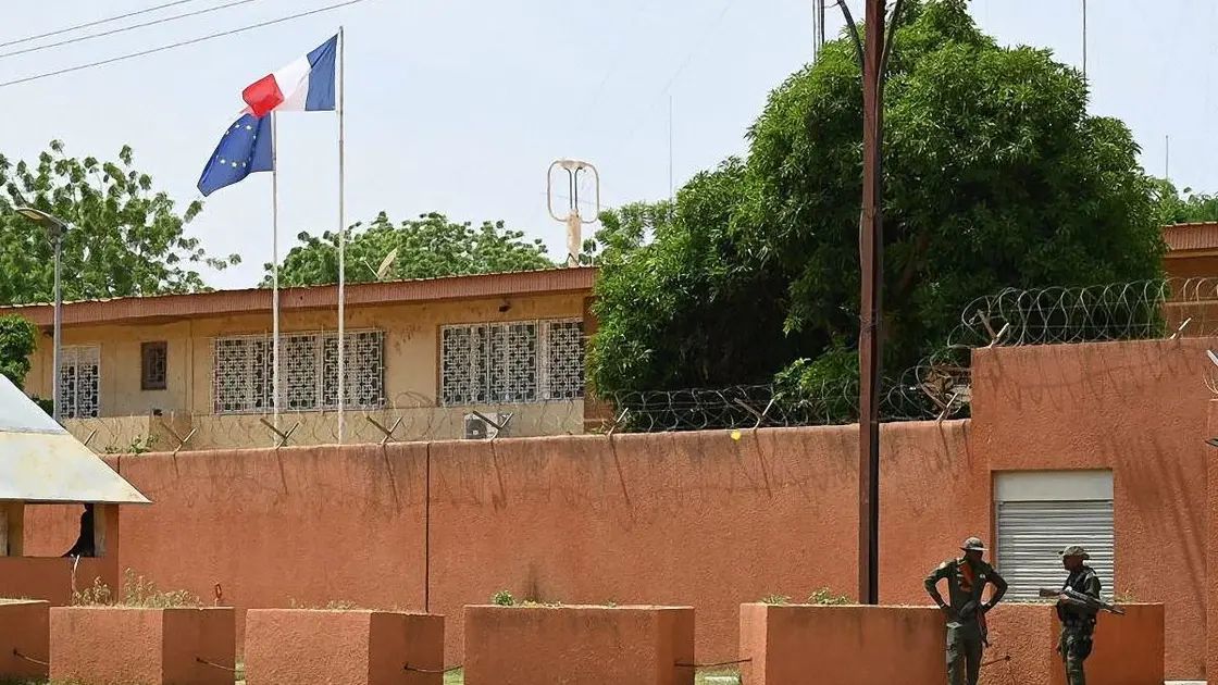 “سلطة غير شرعية”… فرنسا: سفيرنا باقٍ في النيجر