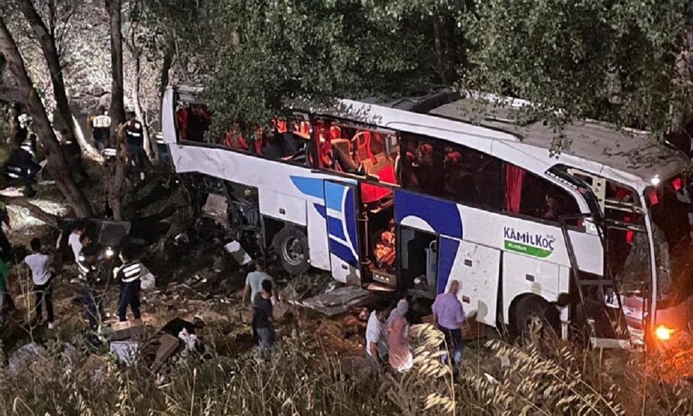 بالفيديو: حادث سير مروّع في تركيا يحصد قتلى وجرحى!