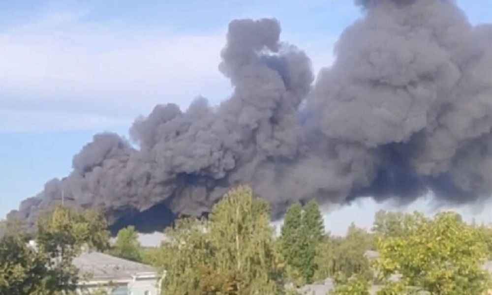 حريق هائل بمصنع للبرادات في بطرسبورغ