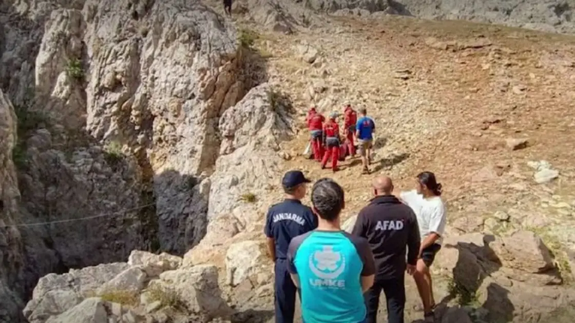 إنقاذ مستكشف كهوف حوصر على عمق 1000 متر في تركيا