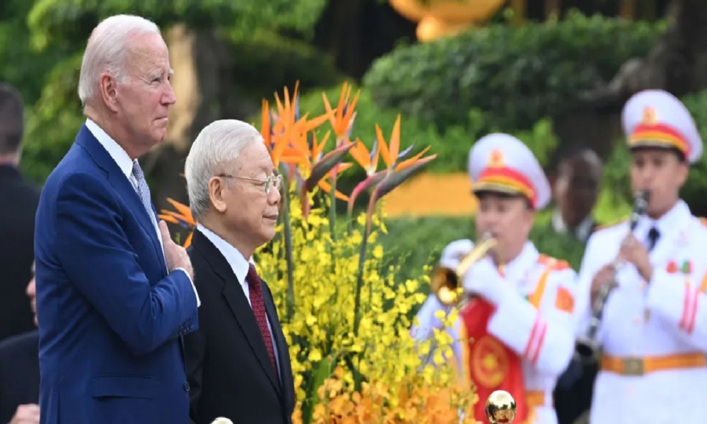 بايدن يصل فيتنام لتعزيز العلاقات في مواجهة الصين