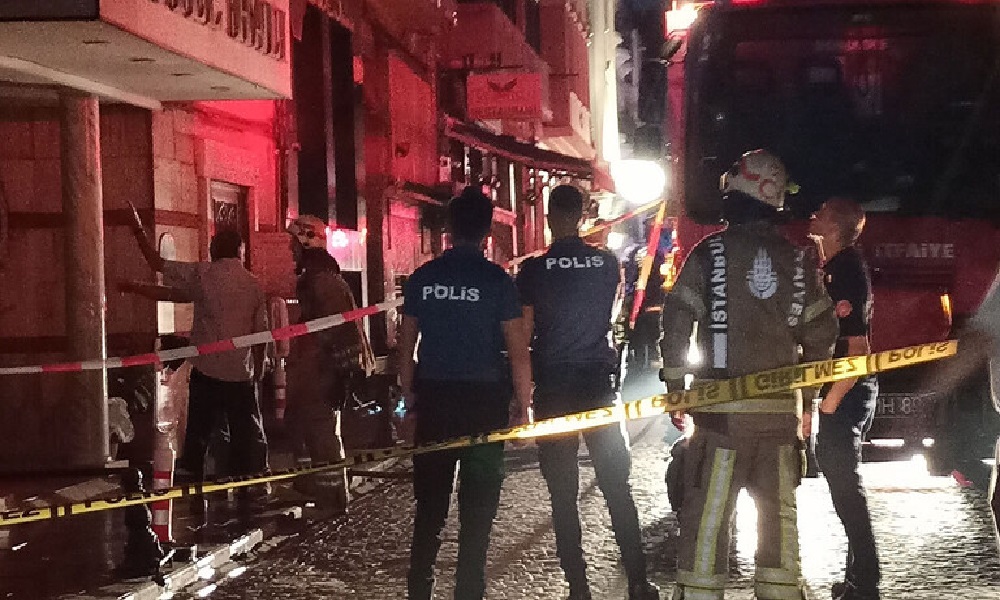 بالصوَر: إنقاذ 40 شخصا إثر حريق في فندق وسط إسطنبول