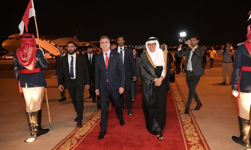 زيارة تاريخية… وزير الخارجية الإسرائيلي في البحرين