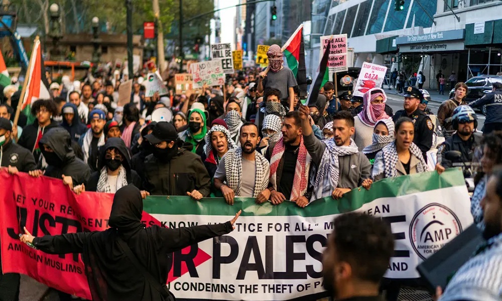 في نيويورك… الآلاف يتظاهرون دعمًا للفلسطينيين