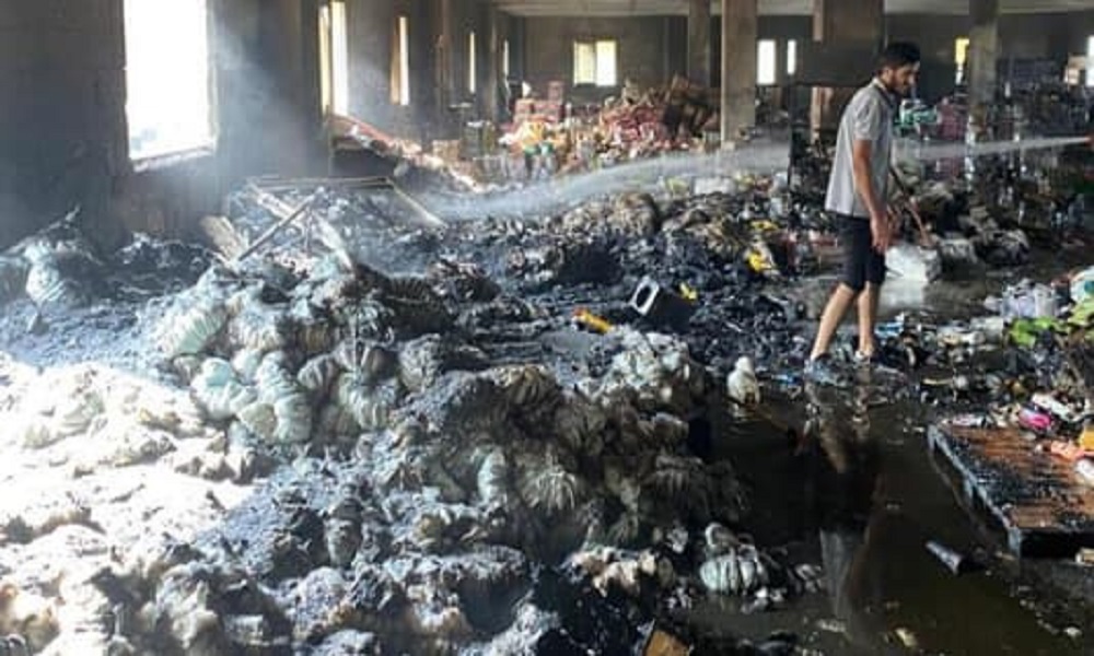 بالصّور: حريق داخل مستودع لتخزين المواد الغذائية