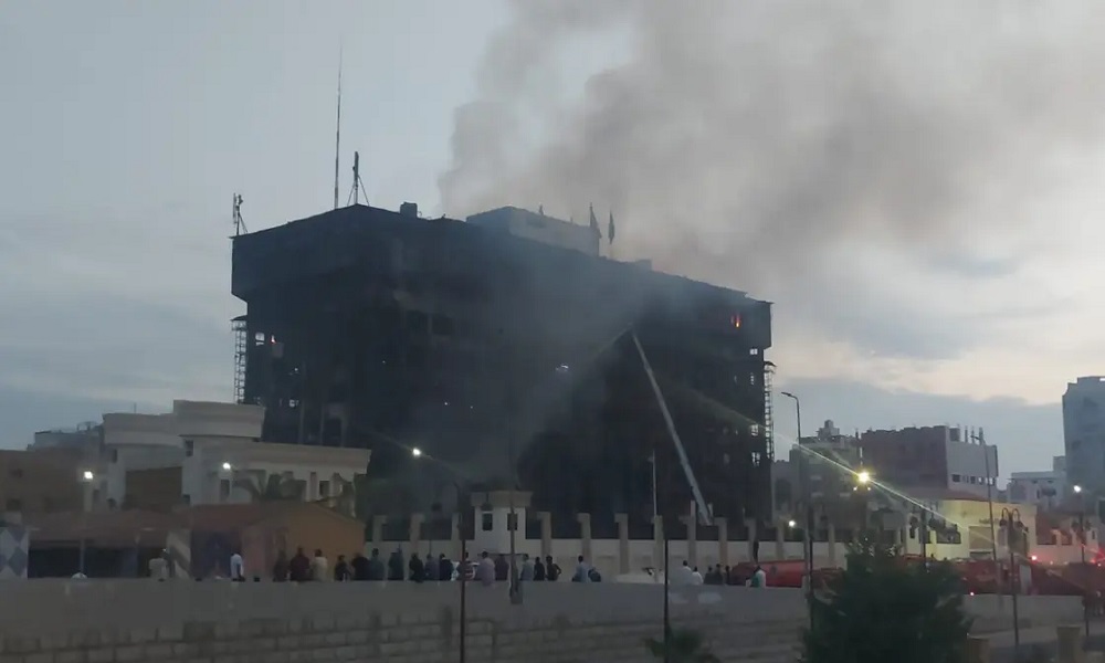 بالفيديو: حريق هائل يلتهم مديرية أمن الإسماعيلية!