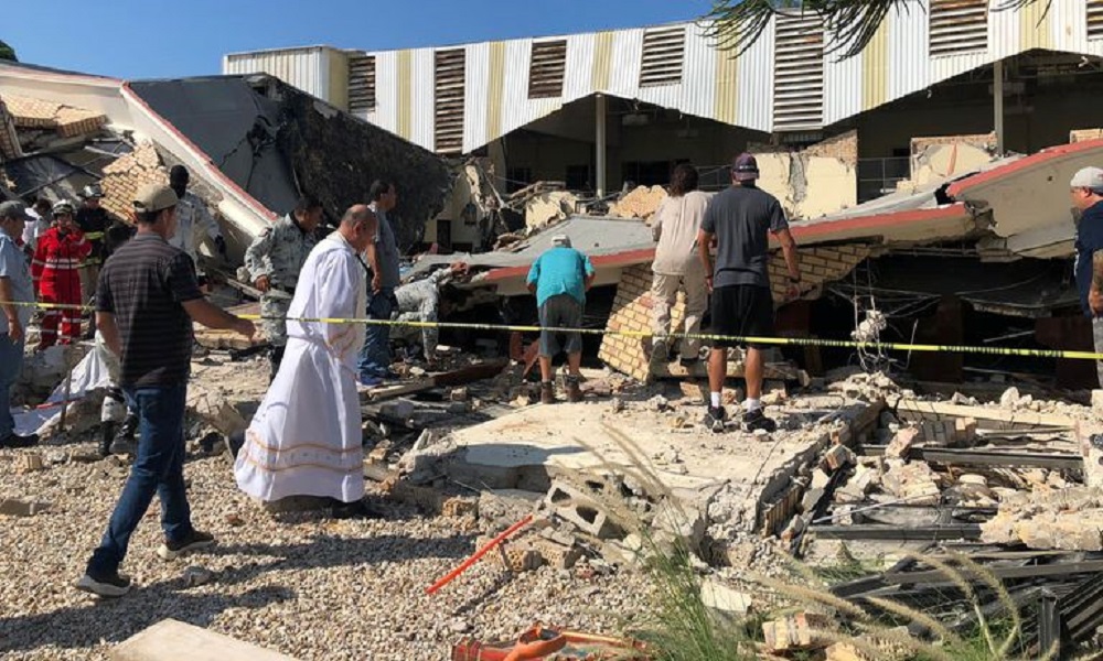 قتلى جراء انهيار سقف كنيسة أثناء قداس بالمكسيك! (فيديو)