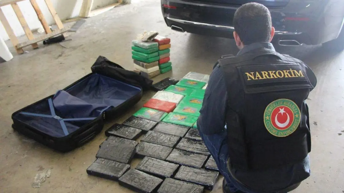 ضبط 55 كلغ من المخدرات بسيارة دبلوماسية في تركيا