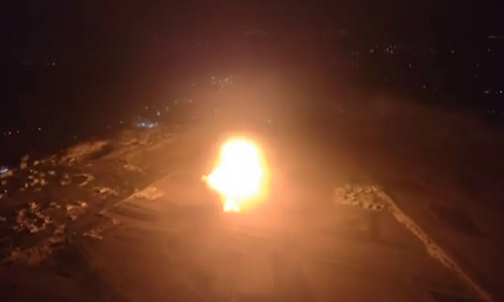بالفيديو: إسرائيل تقصف مخزن أسلحة لـ”الحزب”