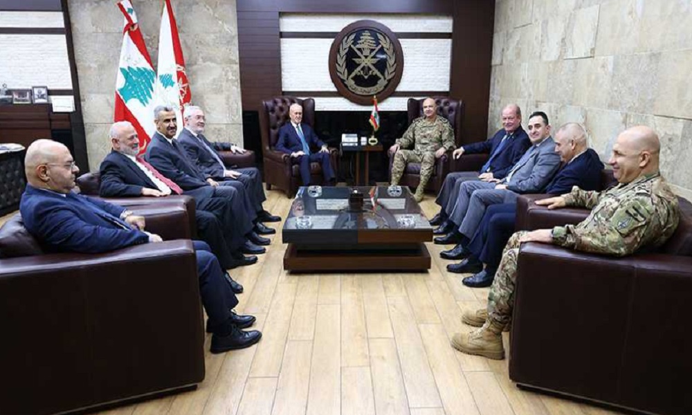 قائد الجيش التقى وفداً من “الجبهة السيادية”