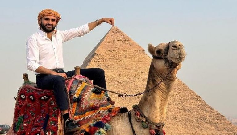 الشيف بوراك يزور أهرامات الجيزة: أحب مصر