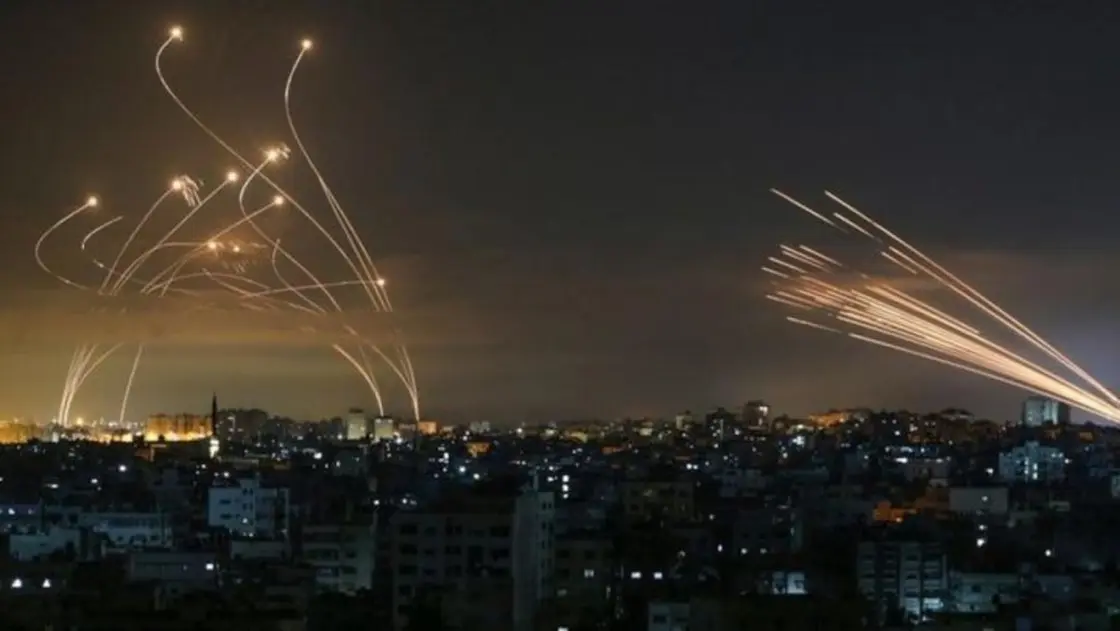 استهداف صاروخي كبير يطال تل أبيب (فيديو)
