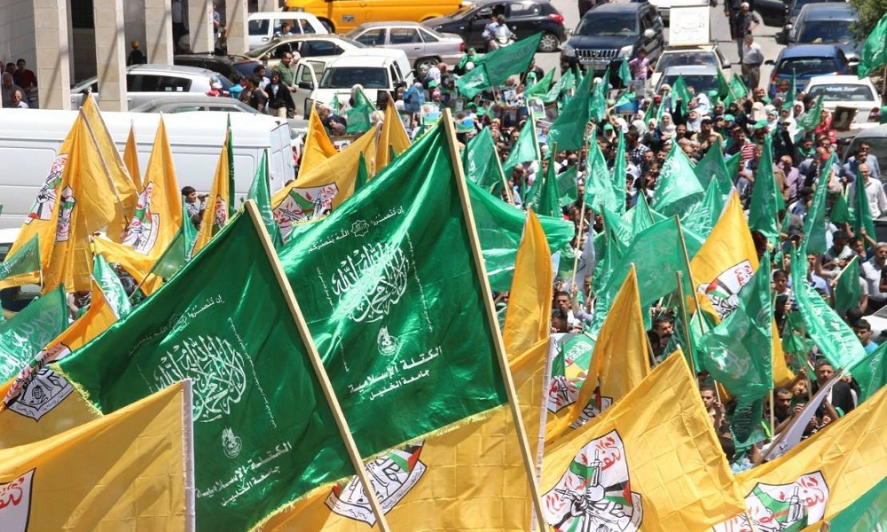 الإجتماع الأول بين “فتح” و”حماس” في لبنان